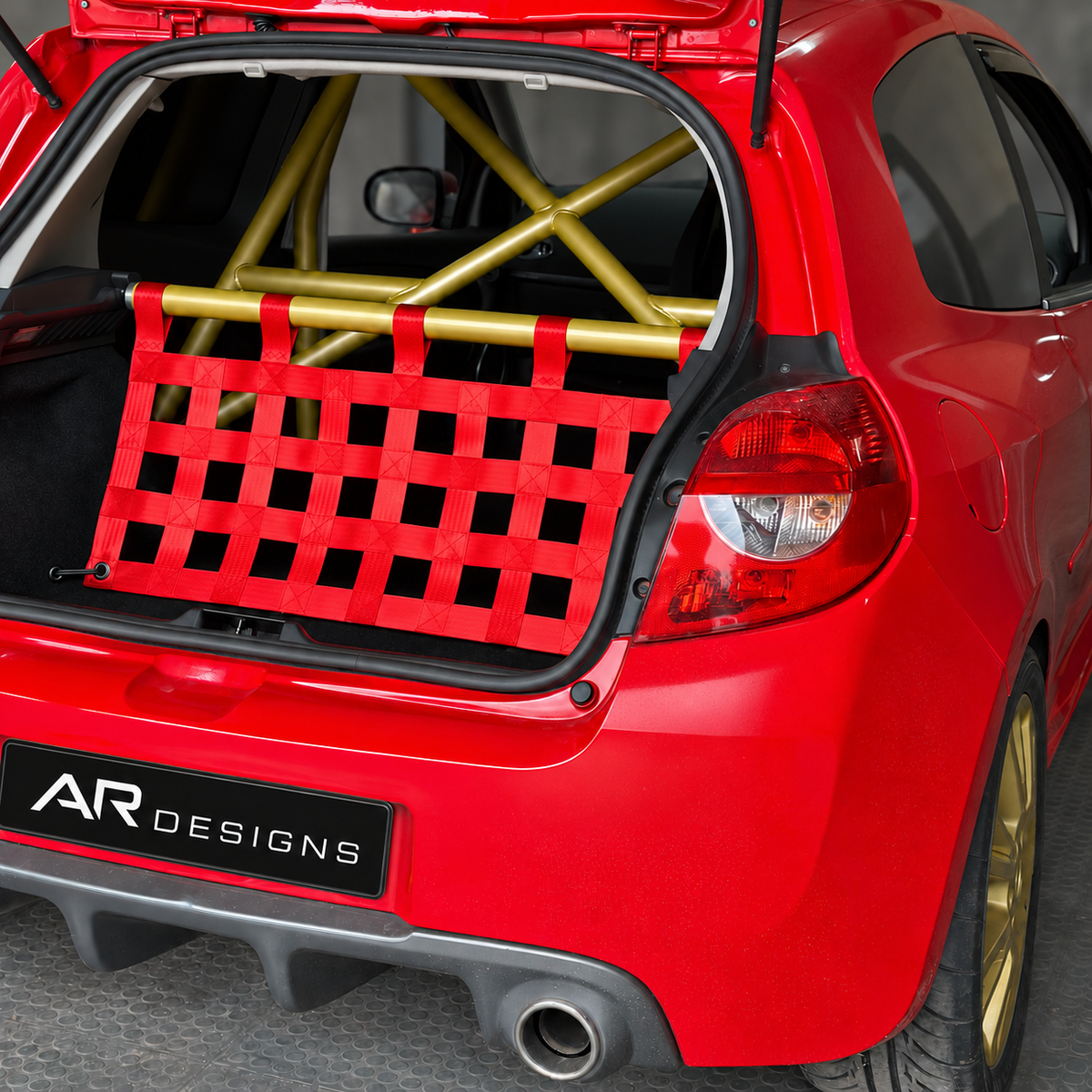 Renault Clio with red cargo net; background, plate, eyelet and bodywork reflections retouched.